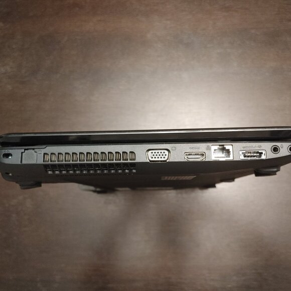 GOOD CONDITION TOSHIBA Satellite L650D 15" Black TestedWorking No HDD OS BATTERY - Picture 4 of 5